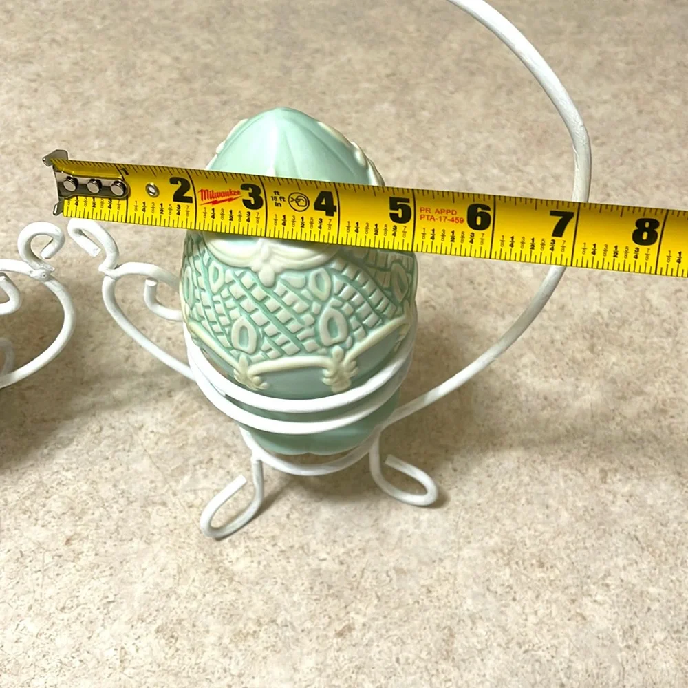 VINTAGE SET OF 2 VASES/PLANTERS ON WHITE PAINTED METAL SCROLL TABLE TOP STANDS.